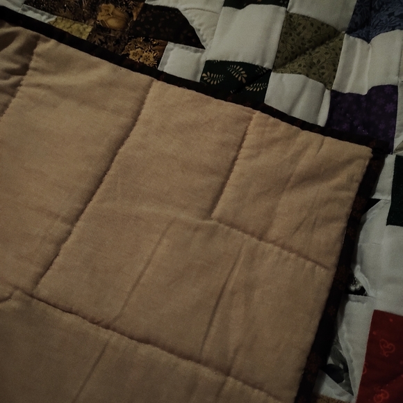 Leaves and patches hand quilted Queen Quilt - Picture 2 of 3